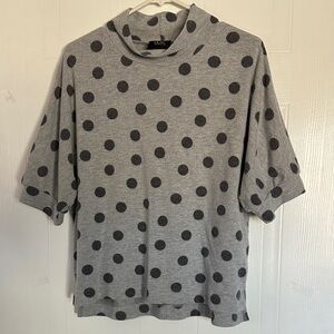 EUC W5 Gray and Dark Gray Polka Dot Short Sleeve Top